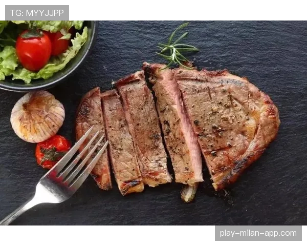 王昶家的冰箱里塞满蛋白粉，连饮料都是按毫升算的